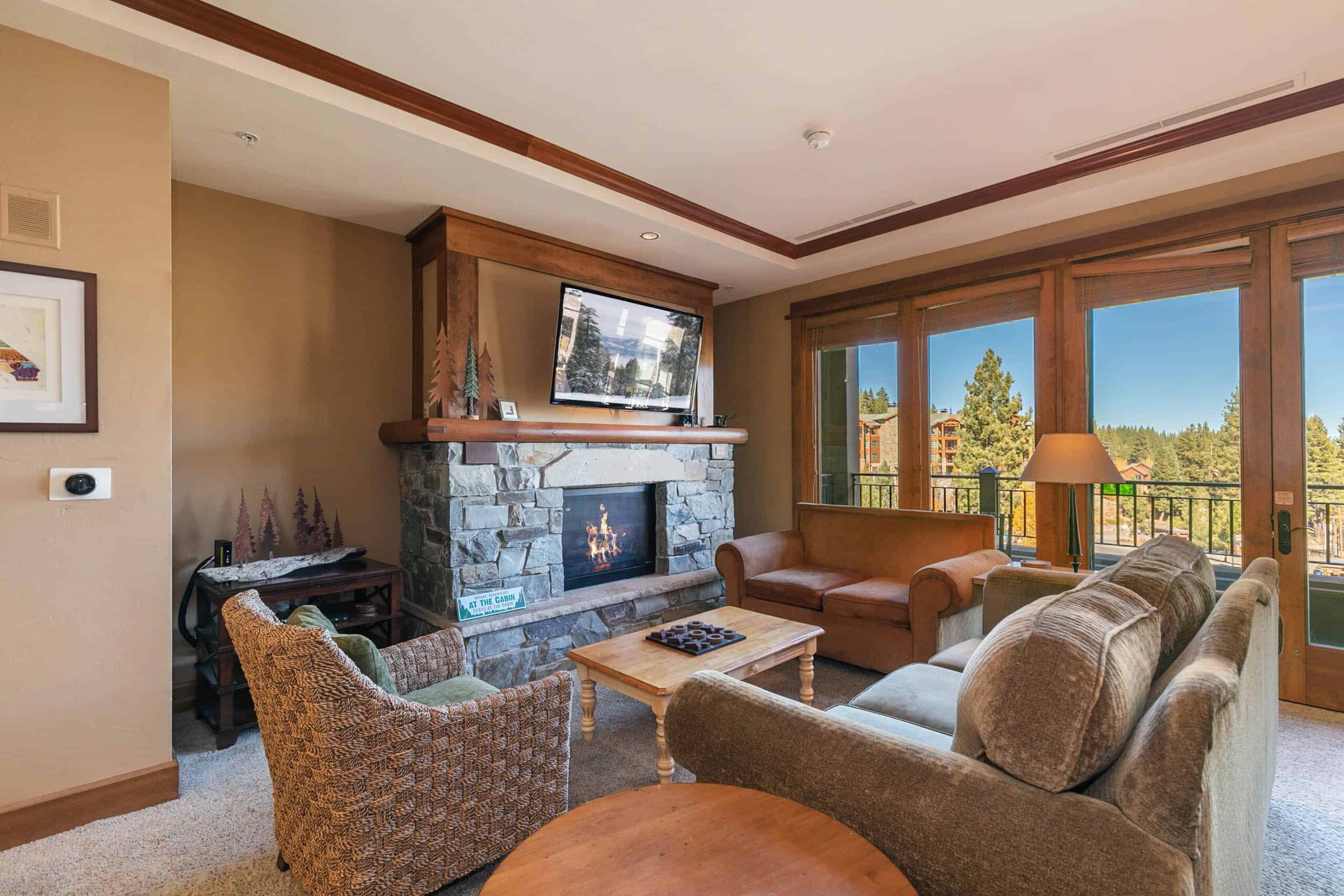 IHN_205-print-022-023-Living Room-3360x2240-300dpi_1 Long-term lease Iron Horse Lodge 205