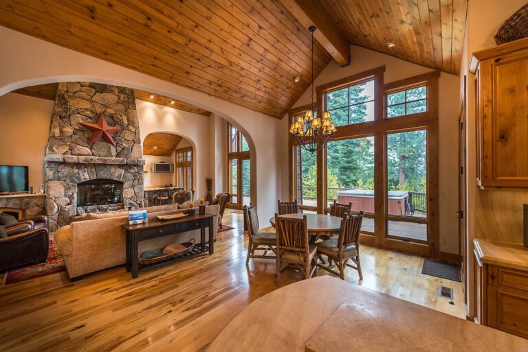 What is the difference between a lodge and a cabin?