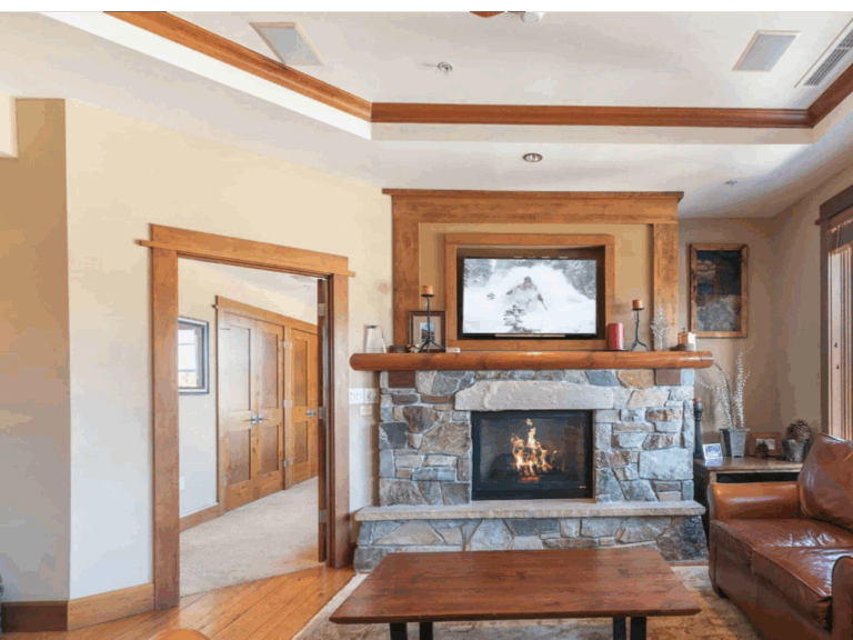 Are a Lodge and Cabin the Same?